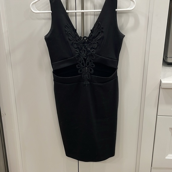 Black TOBI dress with open-detail in midsection. Super flattering! Low V-back. - Picture 3 of 5